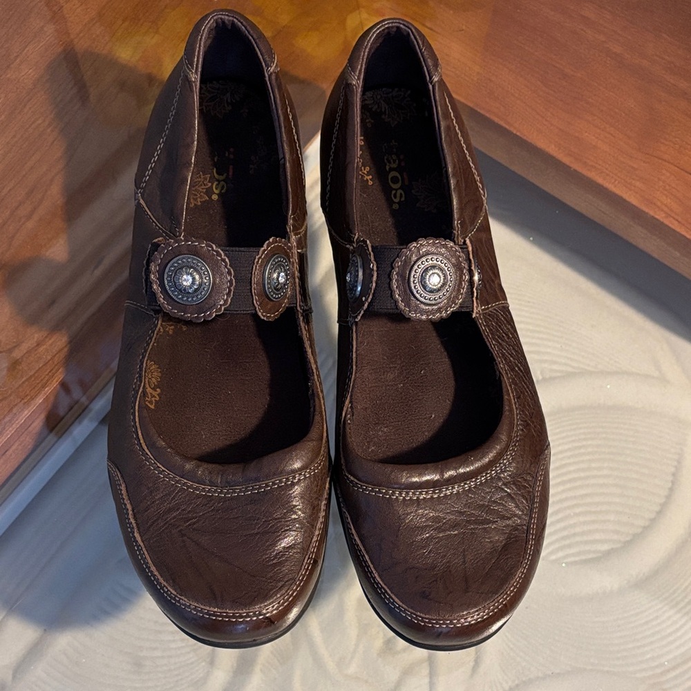 TAOS Brown Leather Women's Shoes